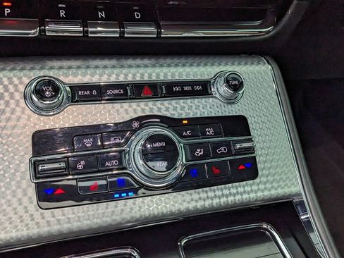 Used 2023 Lincoln Aviator Grand Touring w/ Equipment Group 301A AWD/4WD image 31