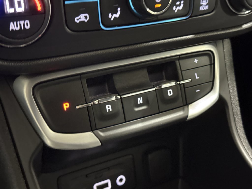 Used 2022 GMC Terrain SLT w/ Infotainment Package II AWD/4WD image 18