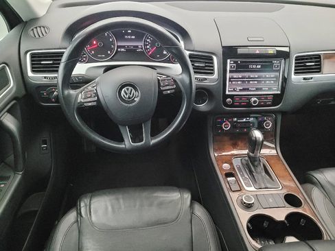 Used 2014 Volkswagen Touareg Lux image 22
