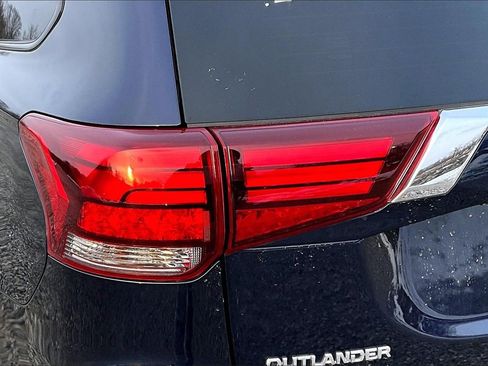 Used 2020 Mitsubishi Outlander ES image 26