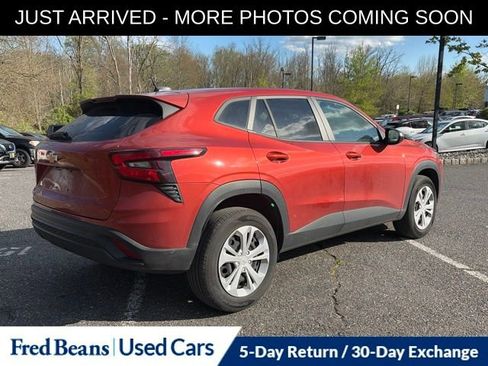 Used 2024 Chevrolet Trax LS FWD image 8