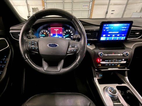 Used 2020 Ford Explorer XLT w/ Equipment Group 202A image 5