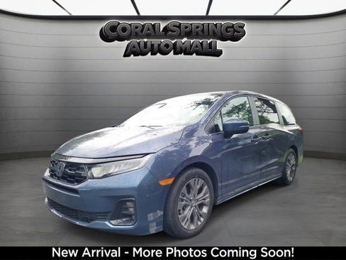 Used 2025 Honda Odyssey Touring image 2