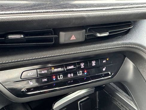 Used 2023 Buick Envision Essence AWD/4WD image 27