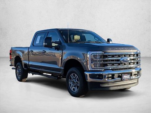 Used 2025 Ford F350 Lariat AWD/4WD image 3
