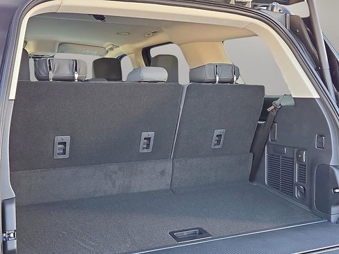 New 2026 Ford Expedition Active image 9