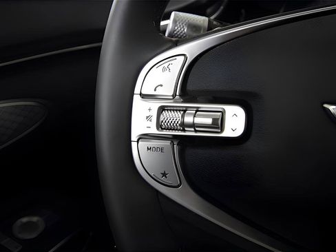 Used 2025 Genesis G70 3.3T Advanced w/ Sport Prestige Package image 15