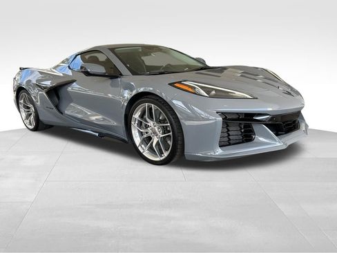 Used 2025 Chevrolet Corvette Z06 image 2