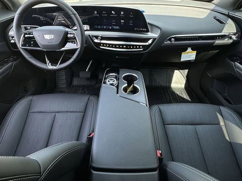 New 2025 Cadillac Lyriq Luxury image 10