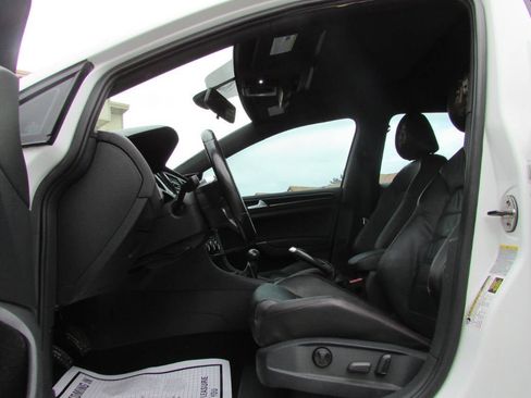 Used 2015 Volkswagen Golf 4-Door FWD image 18