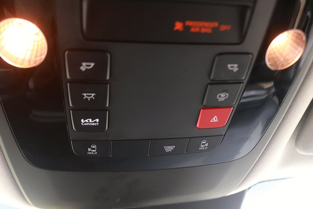 Used 2025 Kia Carnival FWD image 29