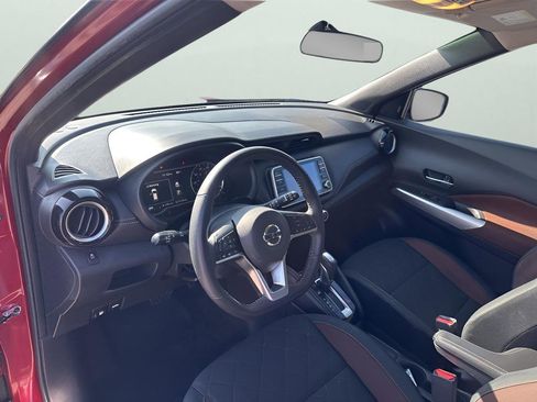 Used 2019 Nissan Kicks SR w/ Exterior Package image 25