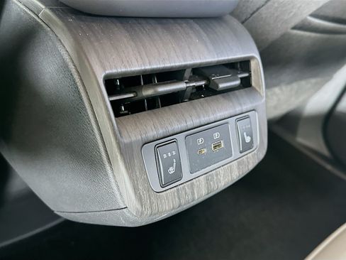Used 2024 Nissan Ariya AWD image 27