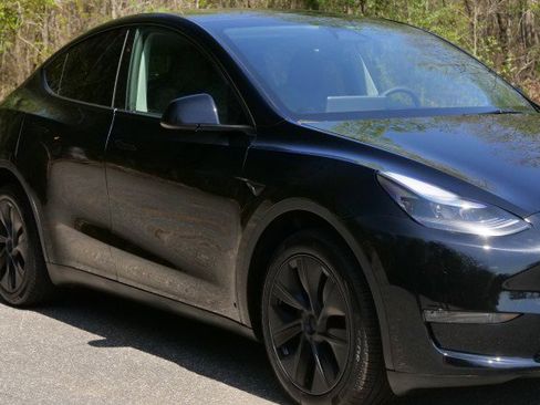 Used 2025 Tesla Model Y Long Range image 46