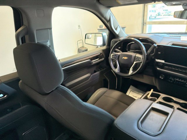 Used 2024 Chevrolet Silverado 1500 LT AWD/4WD image 23