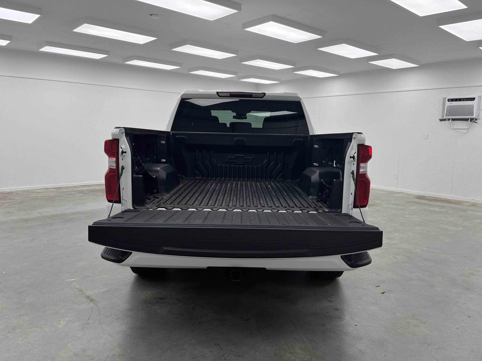 Used 2025 Chevrolet Silverado 1500 RST AWD/4WD image 16