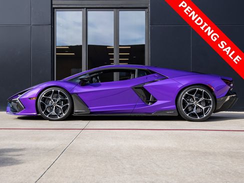 Used 2024 Lamborghini Revuelto image 10