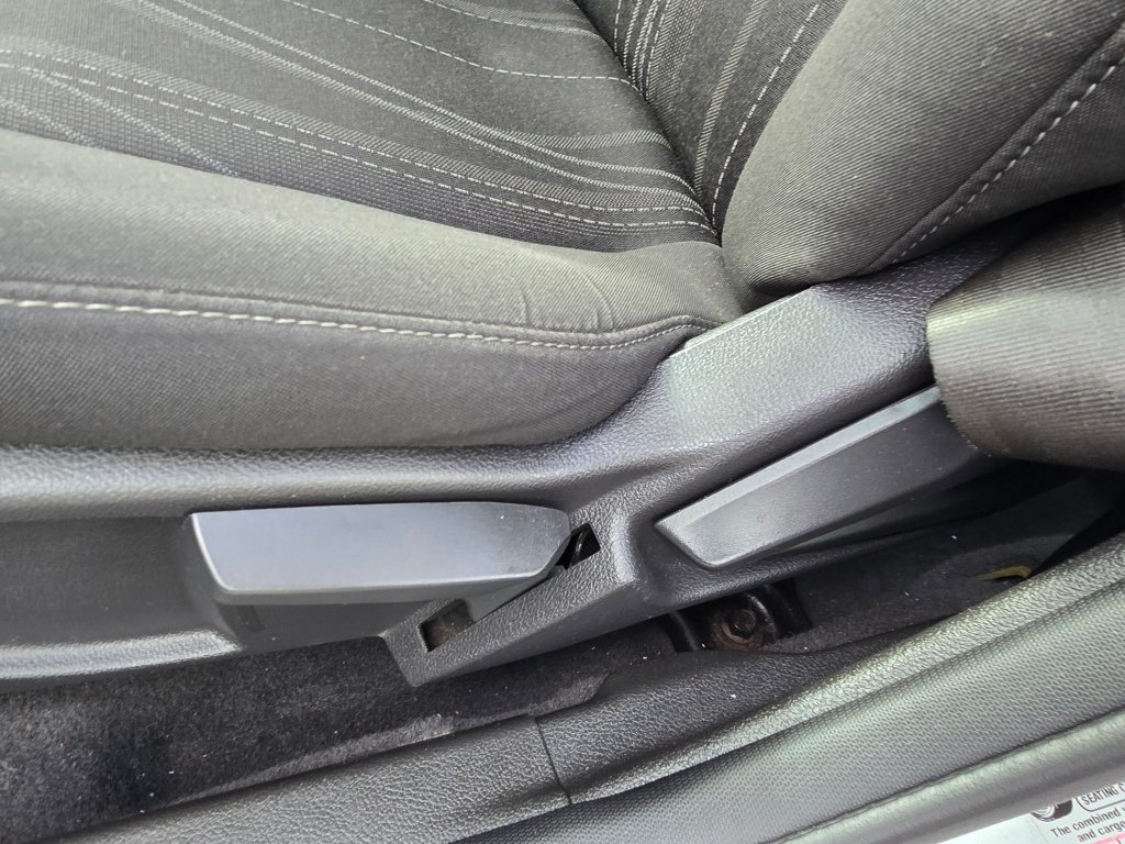 Used 2016 Ford Focus SE w/ SE Cold Weather Package FWD image 25