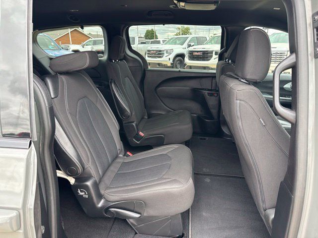Used 2021 Chrysler Pacifica Touring w/ S Appearance Package FWD image 24