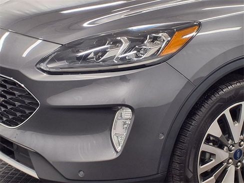 Used 2021 Ford Escape Titanium image 32