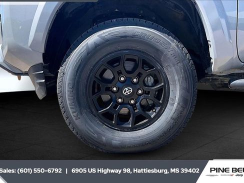 Used 2021 Toyota Tacoma SR5 w/ Technology Package image 7