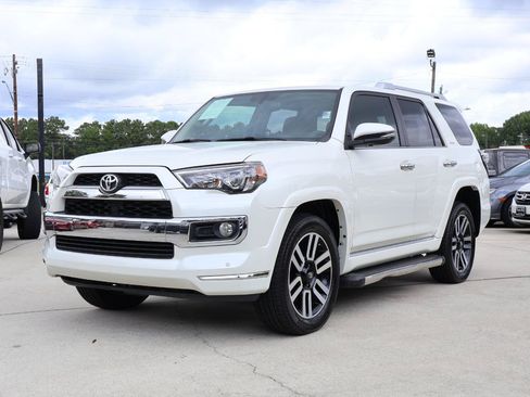 Used 2017 Toyota 4Runner Limited AWD/4WD image 32