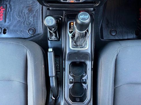 Used 2018 Jeep Wrangler Unlimited Sahara image 22