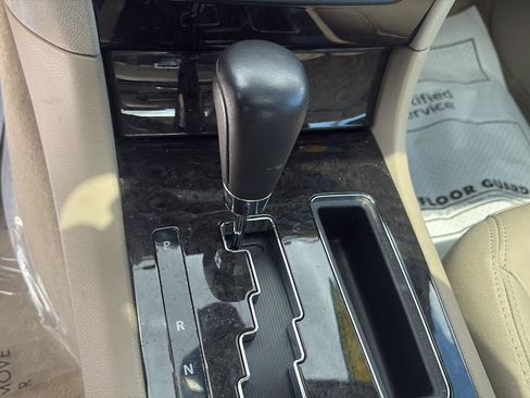 Used 2011 Chrysler 300 Limited RWD image 19