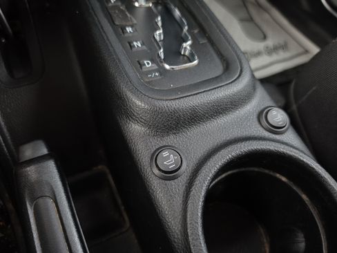 Used 2018 Jeep Wrangler Unlimited Sahara AWD/4WD image 24