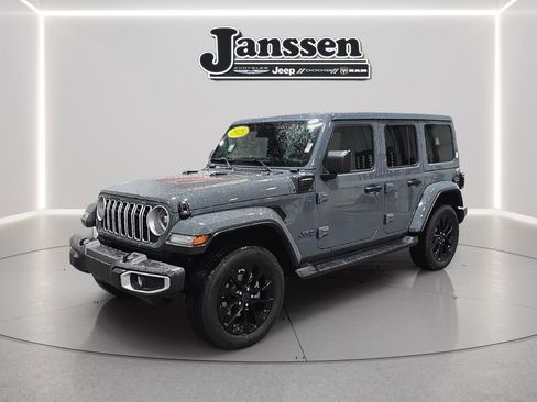 Used 2025 Jeep Wrangler Unlimited Sahara AWD/4WD image 1