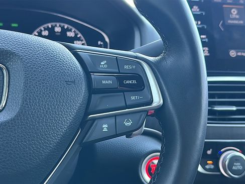 Used 2018 Honda Accord Touring image 28