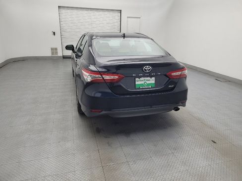 Used 2020 Toyota Camry XLE image 6