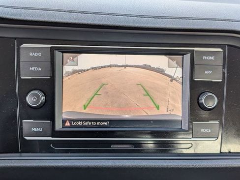 Used 2022 Volkswagen Jetta SE image 14