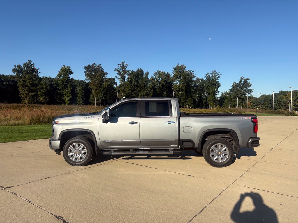 Used 2024 Chevrolet Silverado 3500 High Country w/ High Country Premium Package AWD/4WD image 3