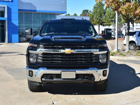 Used 2024 Chevrolet Silverado 2500 LT image 2