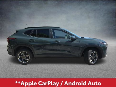 Used 2025 Chevrolet Trax LT FWD image 3