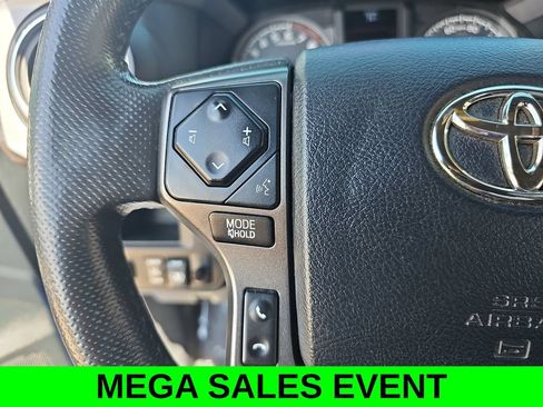 Used 2017 Toyota Tacoma TRD Sport AWD/4WD image 16
