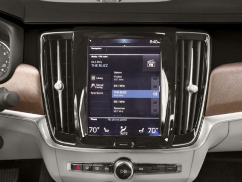 Used 2017 Volvo S90 T5 Momentum w/ Vision Package image 10