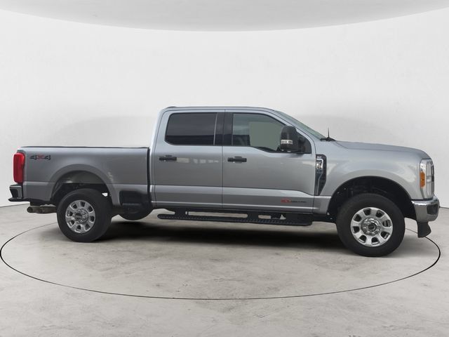 Used 2023 Ford F350 XLT AWD/4WD image 4