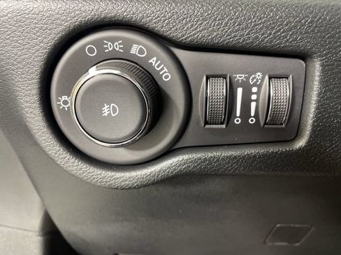 New 2026 Chrysler Pacifica Select FWD image 26
