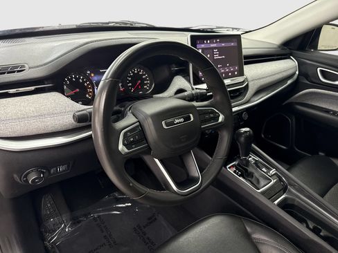 Used 2022 Jeep Compass Latitude w/ Sun and Sound Group AWD/4WD image 18