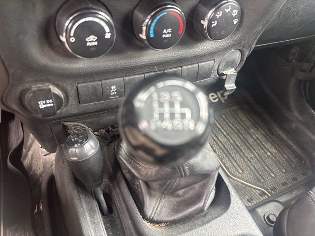 Used 2014 Jeep Wrangler Unlimited Sport AWD/4WD image 35