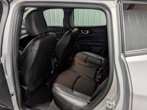 Used 2026 Jeep Compass Limited AWD/4WD image 9