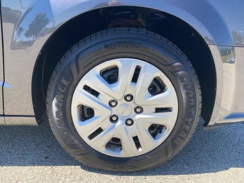 Used 2019 Dodge Grand Caravan SE FWD image 9