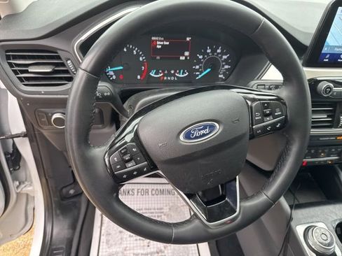 Used 2022 Ford Escape SE w/ SE Sport Appearance Package image 12