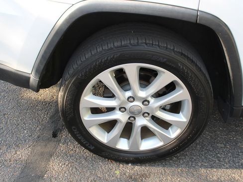 Used 2017 Jeep Grand Cherokee Limited image 47