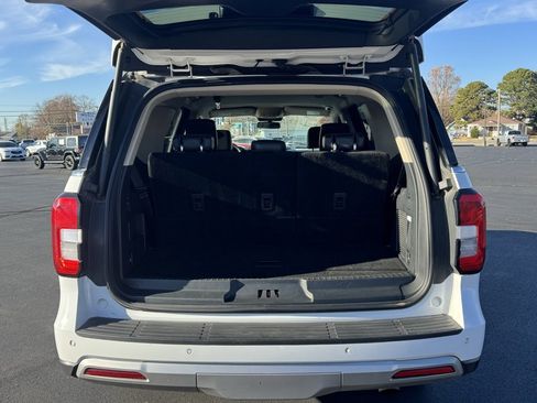 Used 2024 Ford Expedition XLT image 19