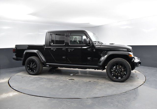 Used 2025 Jeep Gladiator Sport AWD/4WD image 4