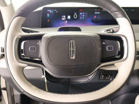 New 2026 Lincoln Navigator Premiere AWD/4WD image 3