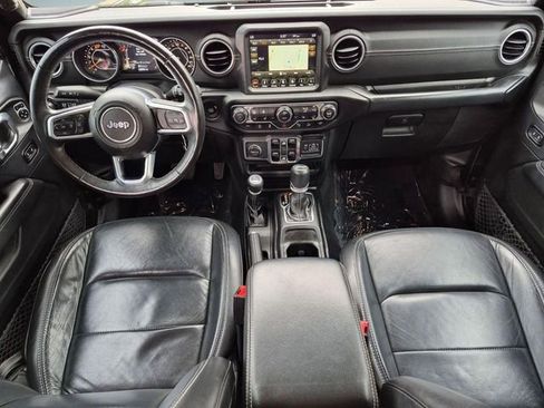 Used 2018 Jeep Wrangler Unlimited Sahara AWD/4WD image 18
